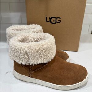 UGG Women’s Mika Classic Sneaker in Chestnut (Size 10)
